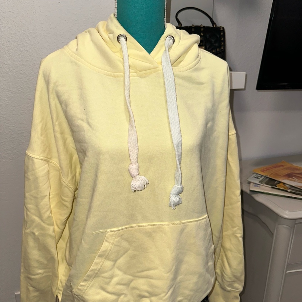 NEW Lemon & Limon Light Yellow Hoodie Size Large Never Worn